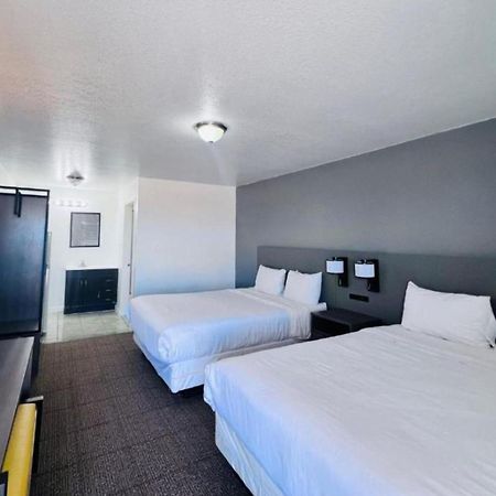 Oyo Garden Inn And Suites Pearsall I-35 East Екстериор снимка