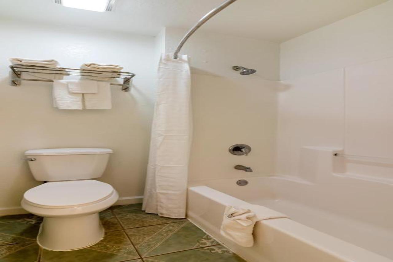 Oyo Garden Inn And Suites Pearsall I-35 East Екстериор снимка