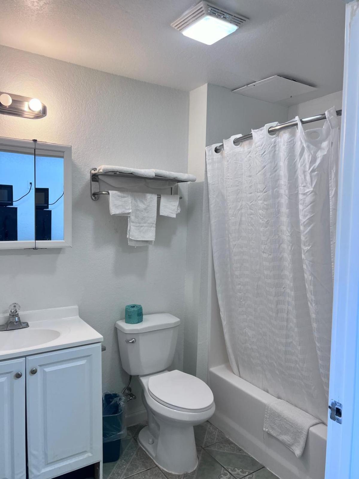 Oyo Garden Inn And Suites Pearsall I-35 East Екстериор снимка