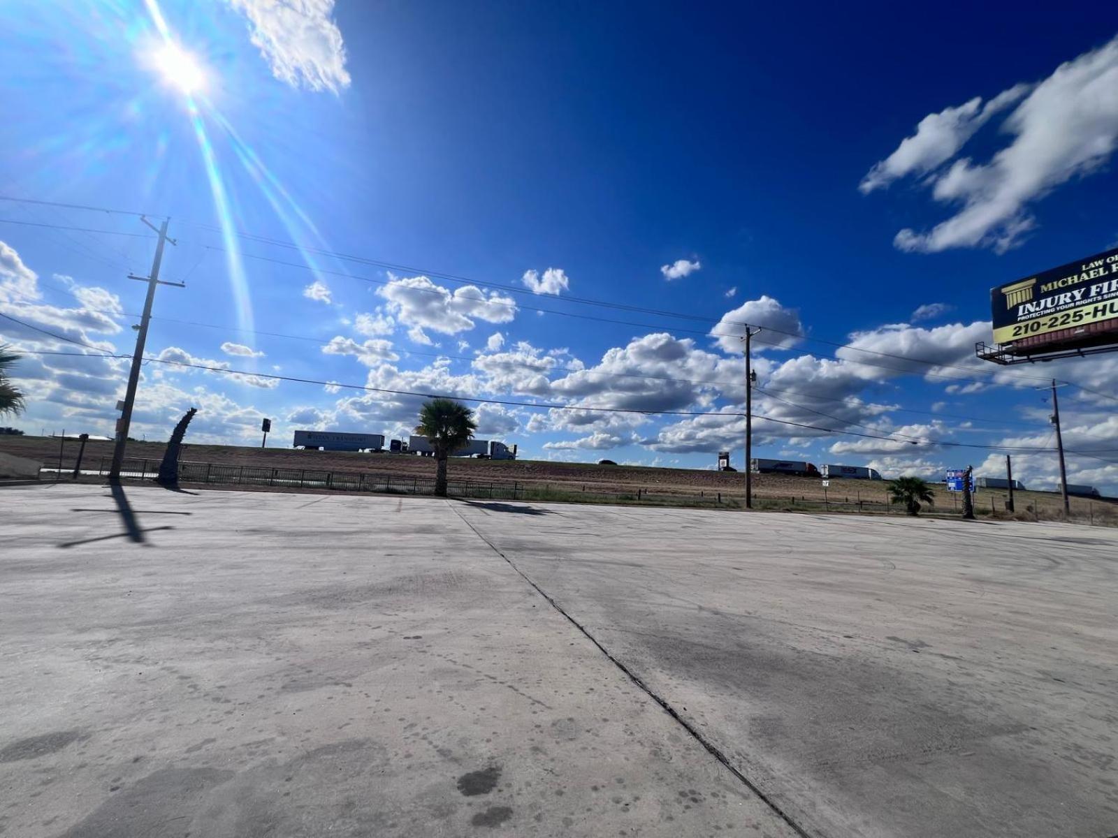 Oyo Garden Inn And Suites Pearsall I-35 East Екстериор снимка