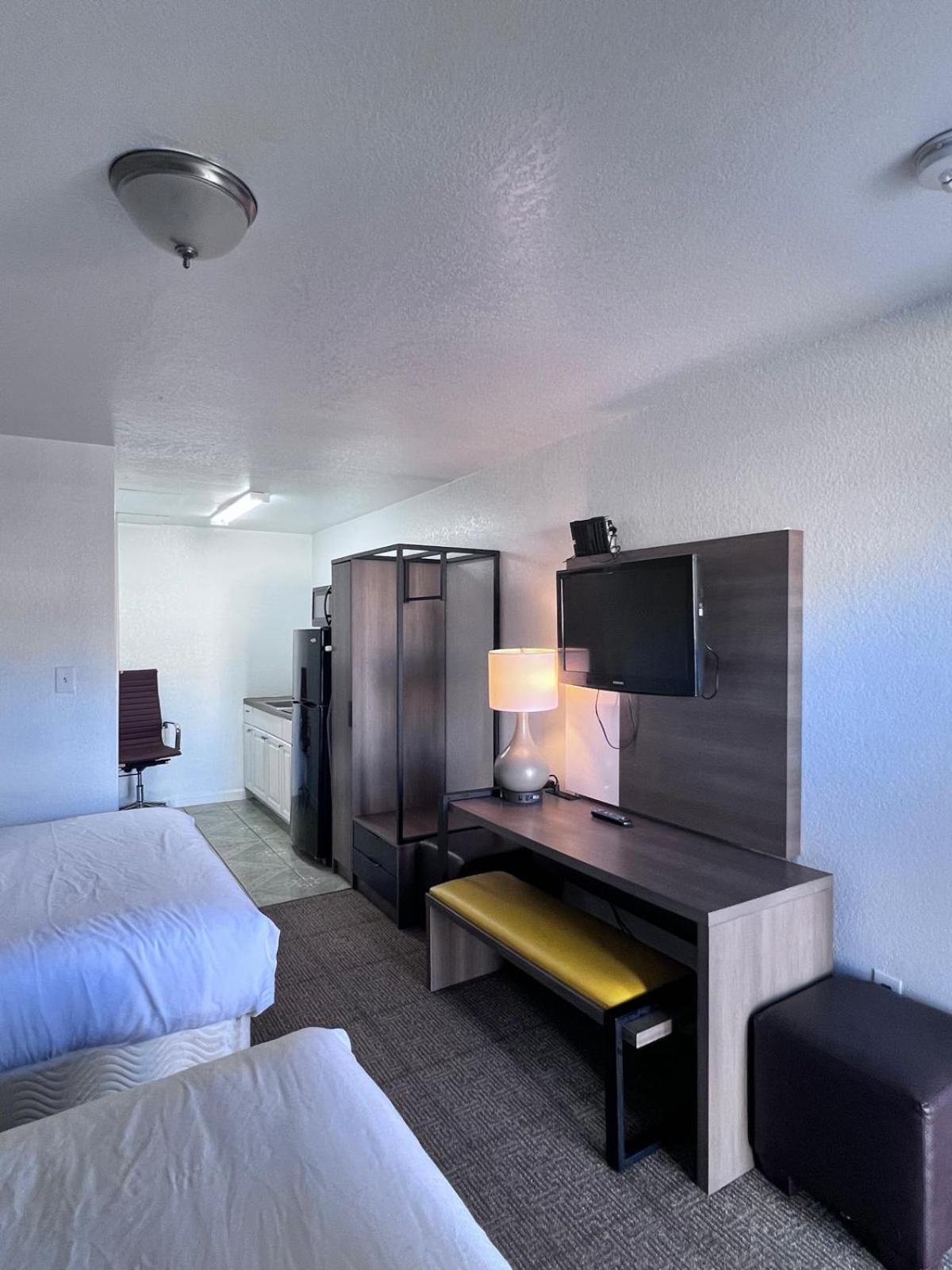 Oyo Garden Inn And Suites Pearsall I-35 East Екстериор снимка