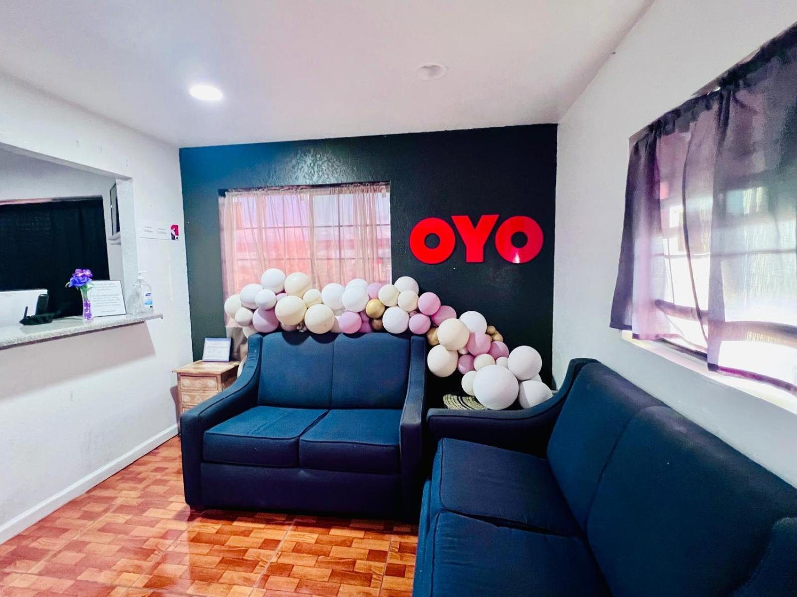 Oyo Garden Inn And Suites Pearsall I-35 East Екстериор снимка