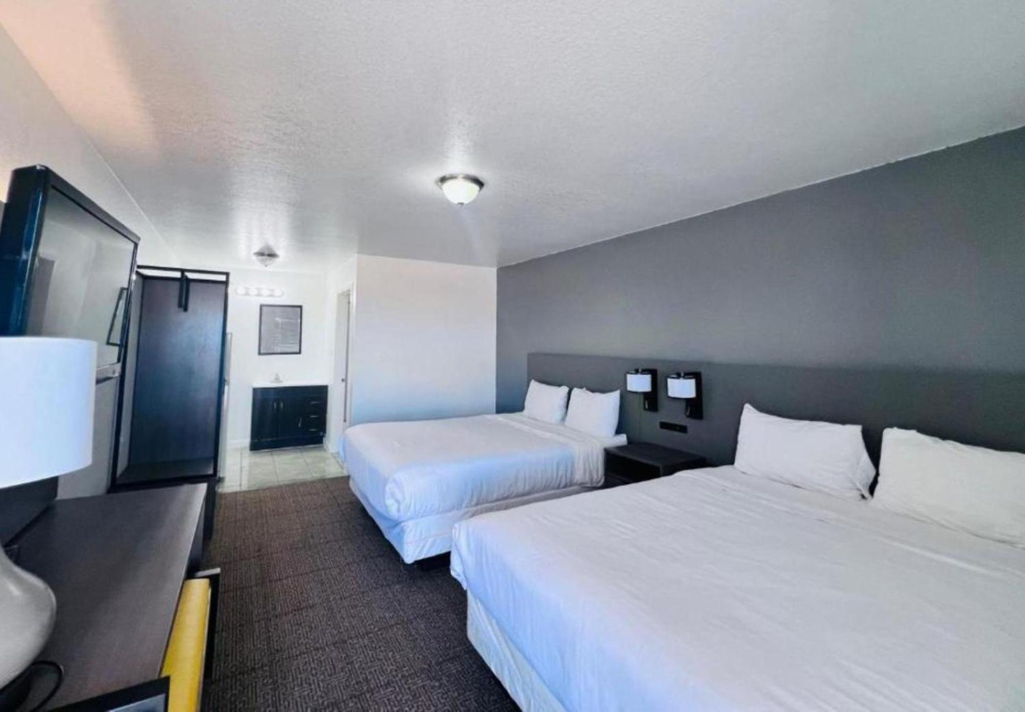 Oyo Garden Inn And Suites Pearsall I-35 East Екстериор снимка